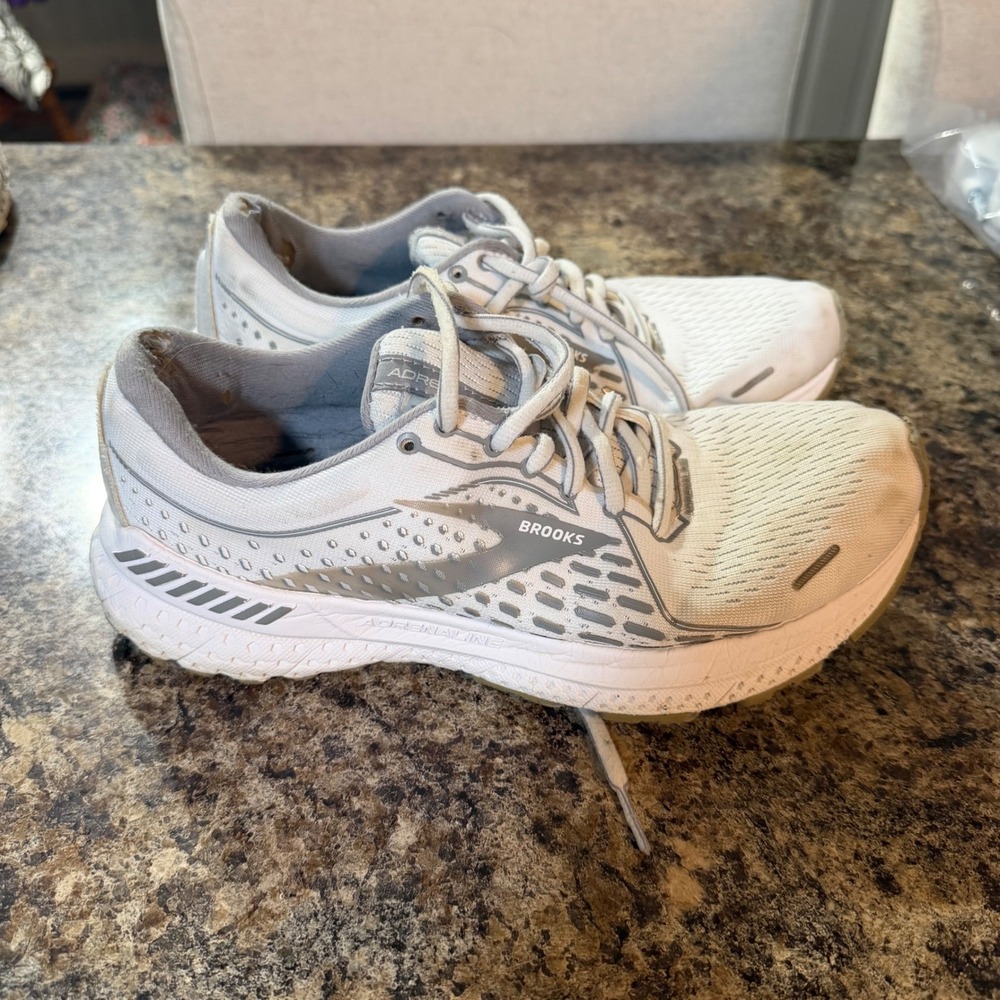 Brooks Adrenaline GTS 21 Womens Running Shoes White Silver 1203291B153 Size 8